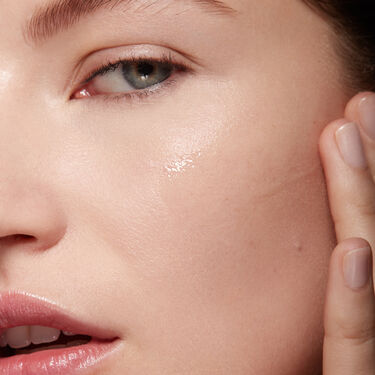 LIGHT REFLECTING FIRMING SERUM, NARS Hautpflege