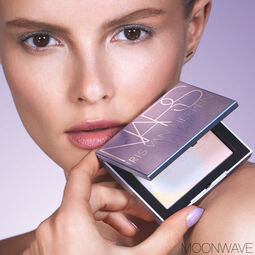 LIGHT REFLECTING™ PRISMATIC POWDER