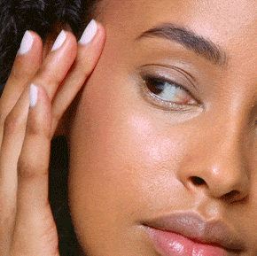 Unter der Foundation oder dem Tinted Moisturizer verwenden, um der Haut einen strahlenden Glow zu verleihen. 
