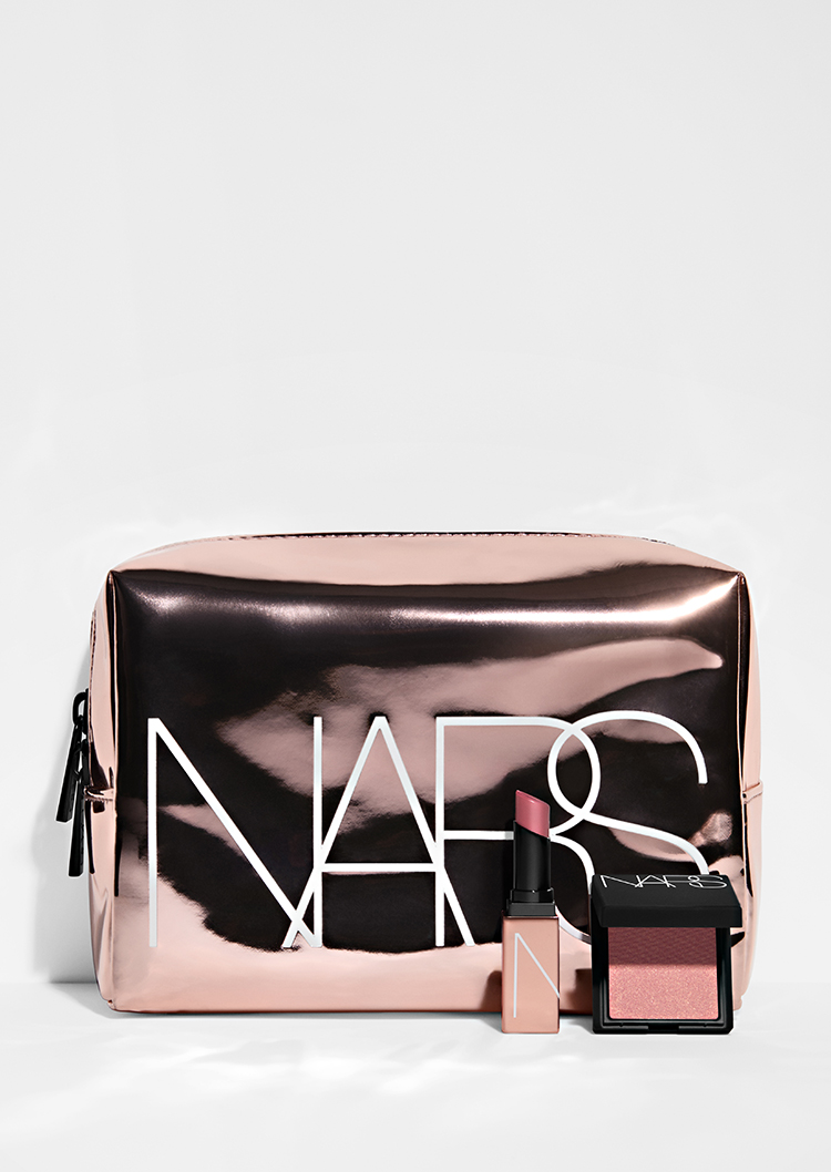 Sichere Dir ab 65 € Bestellwert einen kostenlosen Mini Afterglow Sensual Shine Lipstick und einen Mini Blush sowie ab 75 € zusätzlich eine limitierte Pouch.*